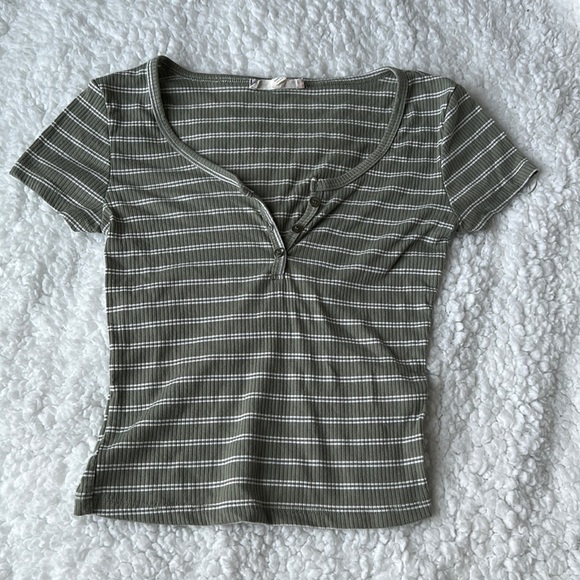 Green Shirt with buttons and thin white stripes - Picture 1 of 2